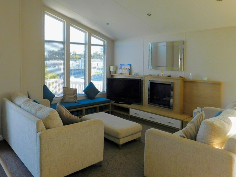 Willerby Pinehurst Lodge 2016 at Romney Sands, Kent. Beautiful lakeside pitch