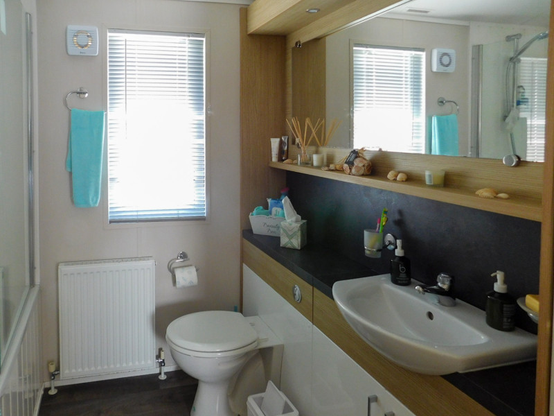 Willerby Pinehurst Lodge 2016 at Romney Sands, Kent. Beautiful lakeside pitch